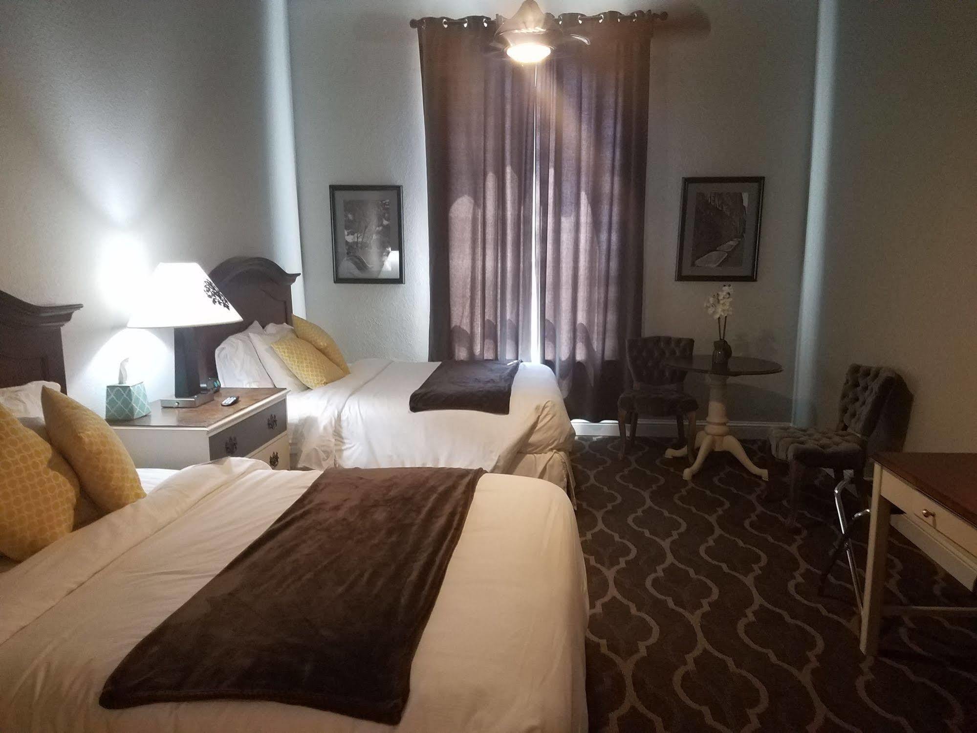 The Dilworth Inn Gonzales Ngoại thất bức ảnh