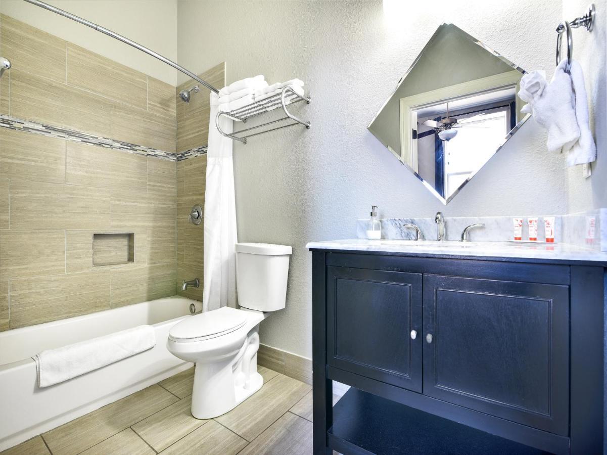 The Dilworth Inn Gonzales Ngoại thất bức ảnh